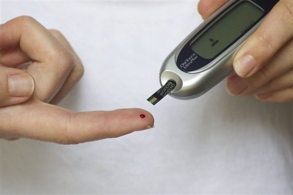 美国FDA警告：勿轻信智能手表和戒指的血糖监测 不靠谱！